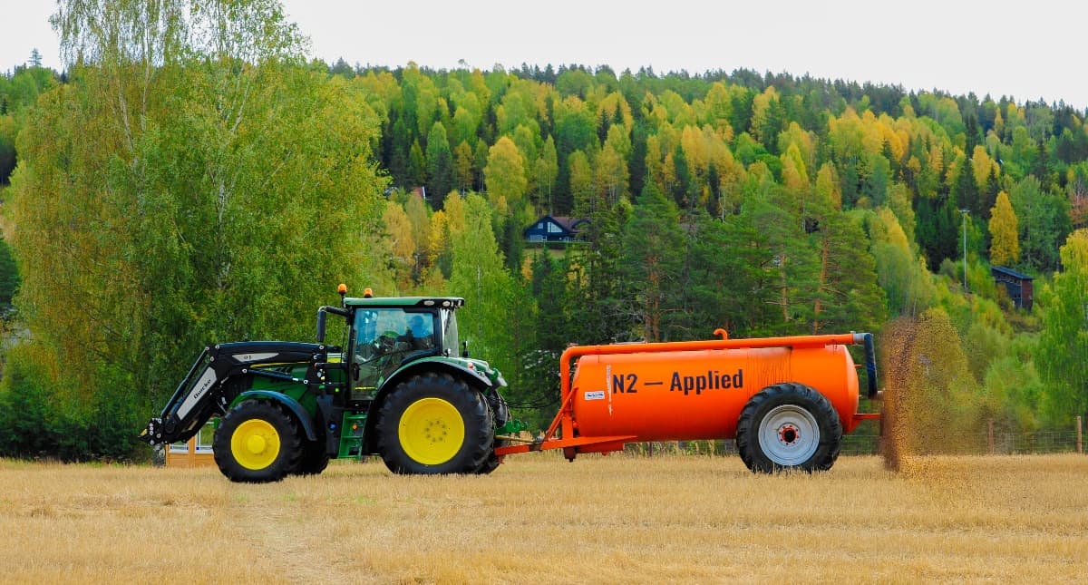 Tractor with a N2 unit behind it.